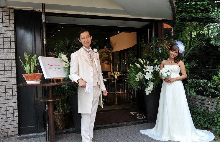 ローディ 渋谷 二次会 パーティー 新郎新婦お出迎え写真09 結婚式二次会 貸切会場を探す お祝金 ディズニー付 パーティーレーベル